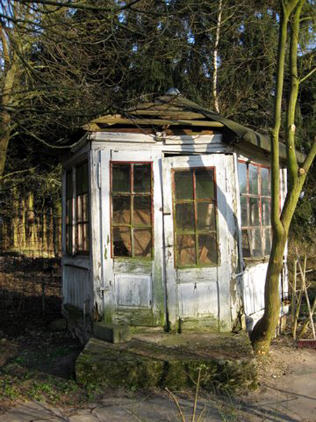 Requiem Fur Ein Altes Teehaus